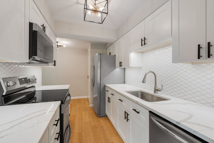 Property Photo:  6340 Americana Drive 117  IL 60527 