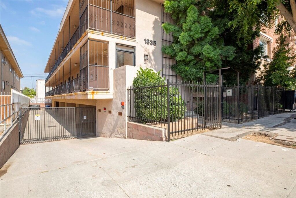 Property Photo:  1835 N Alexandria Boulevard 7  CA 90027 