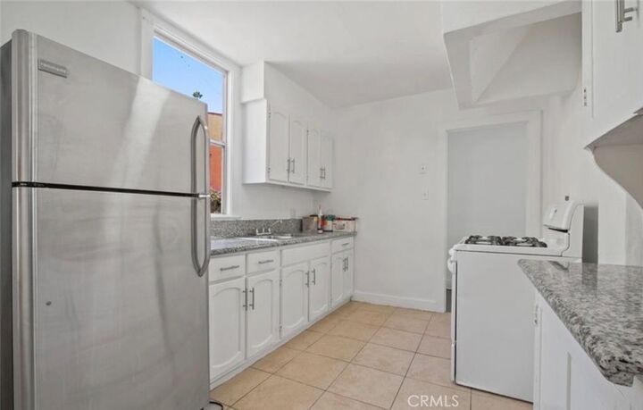 Property Photo: 2116 S Palm Grove Avenue CA 90016