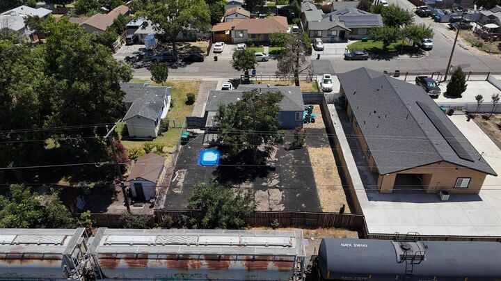 Property Photo:  2309 Hackberry Street  CA 95205 