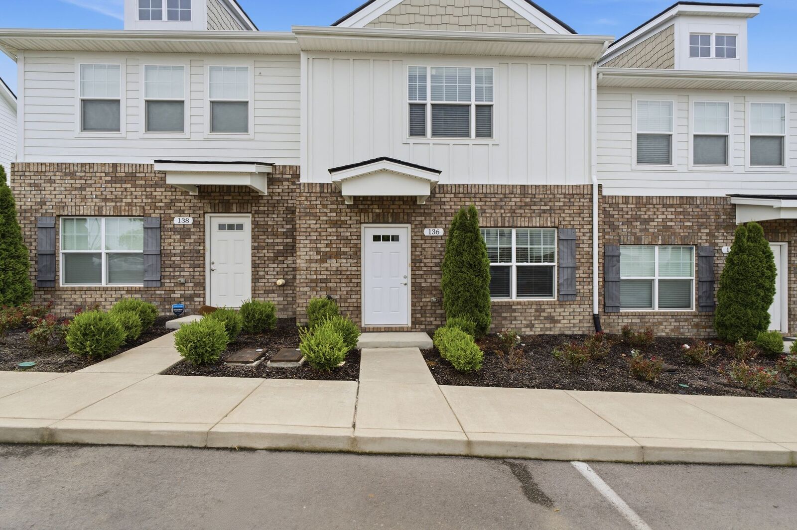 Property Photo:  136 Dry Creek Commons Dr  TN 37072 