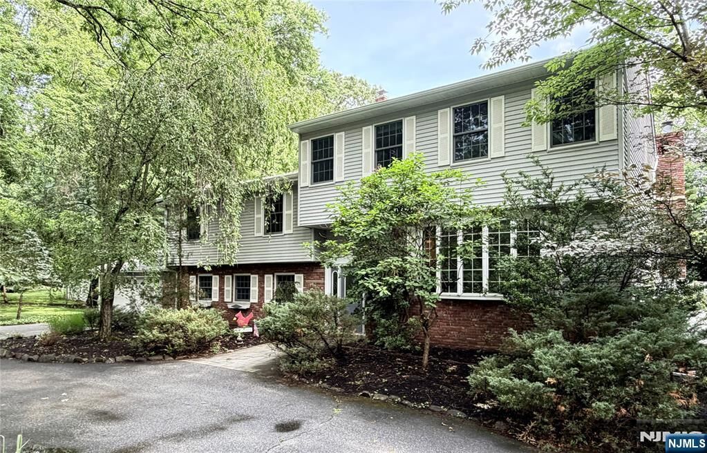 Property Photo:  28 Sunrise Drive  NJ 07645 