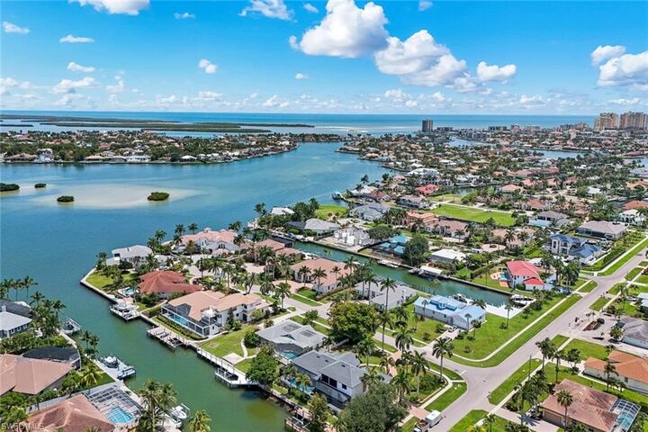 Property Photo:  511 Alameda Ct  FL 34145 