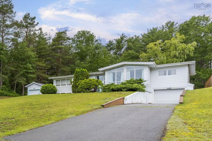 489 Pine Ridge Avenue — photo 1