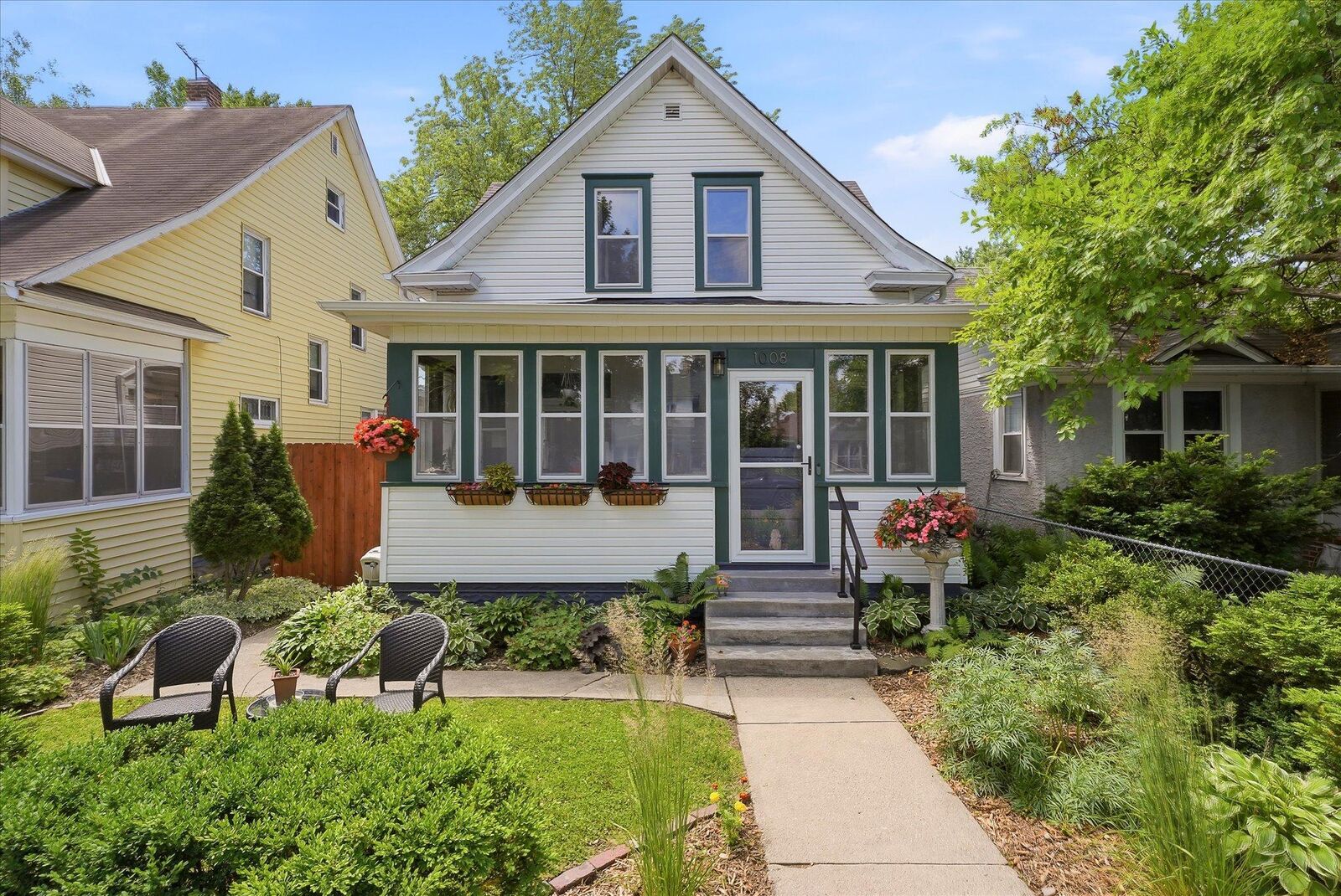 Property Photo:  1008 Charles Avenue  MN 55104 
