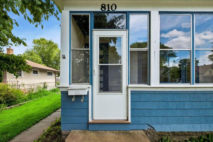 Property Photo:  810 Randolph Avenue  MN 55102 