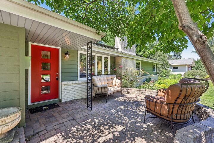 Property Photo:  2955 Regent Avenue N  MN 55422 