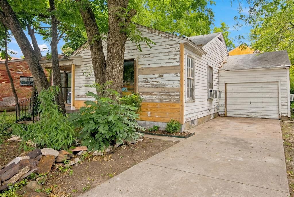 Property Photo:  3134 Carlson Drive  TX 75235 