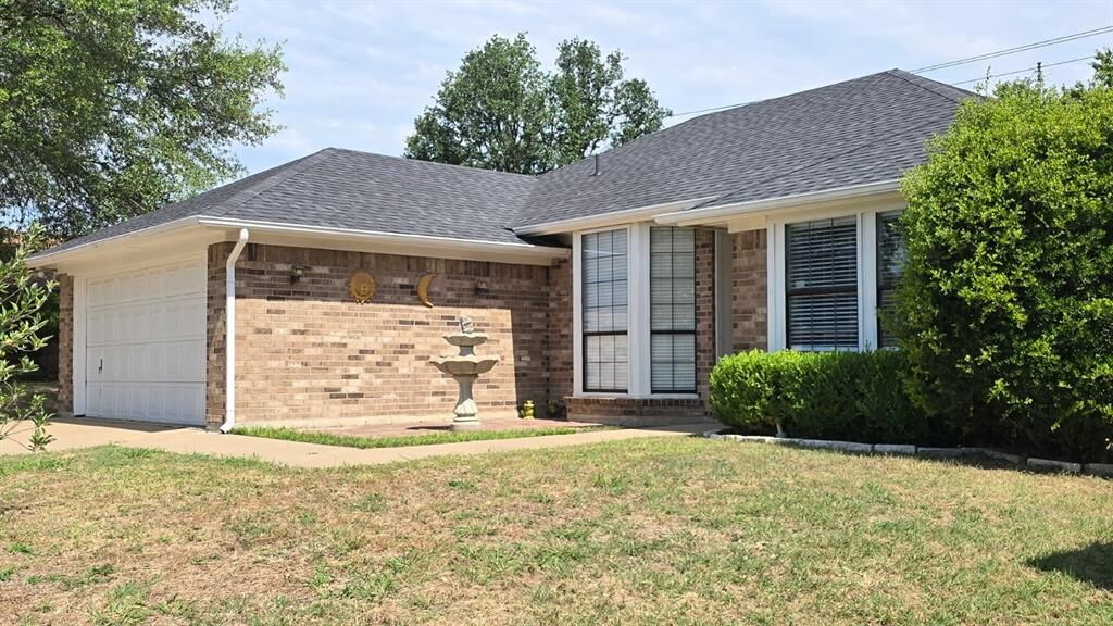 Property Photo:  1500 Clarendon Street  TX 76134 