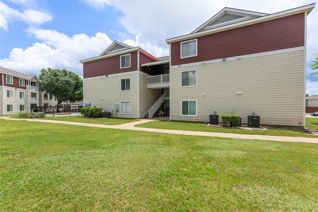 Property Photo: 527 Southwest Parkway 303 TX 77840
