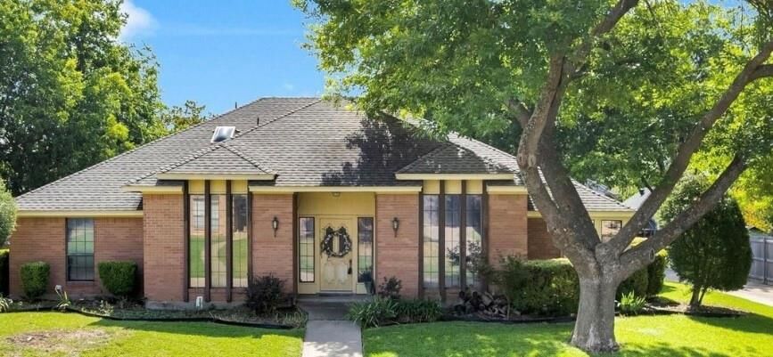 Property Photo: 3630 Ridgewood Drive TX 75052