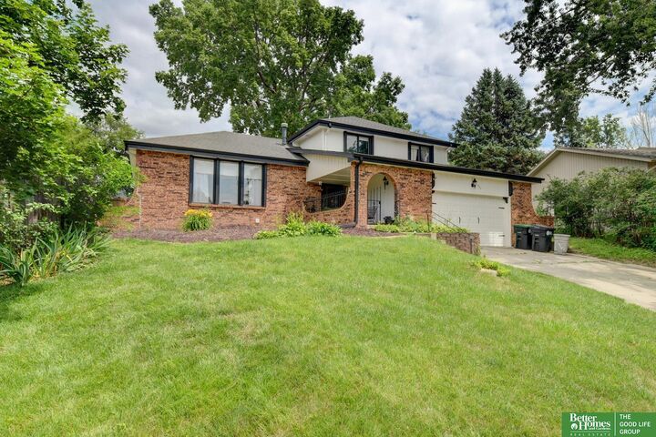 Property Photo:  511 S 150 Circle  NE 68154 