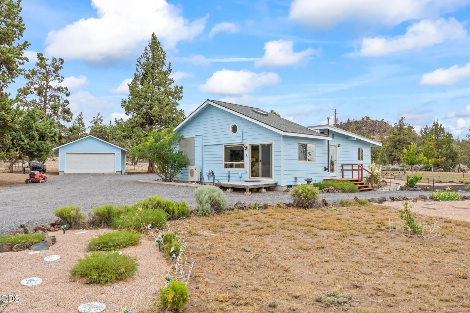 Property Photo:  65230 94th Street  OR 97703 