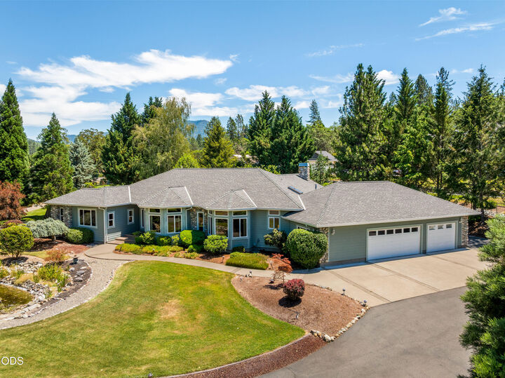 Property Photo:  155 Kingsgate Way  OR 97527 