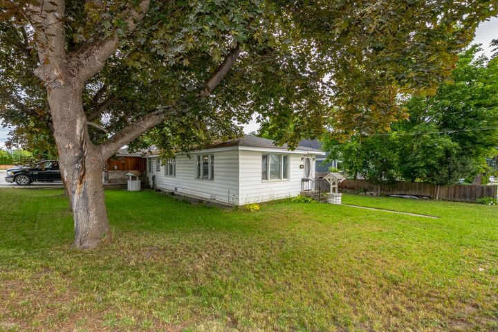 Property Photo: 729 Stanley Avenue BC V0E 1V1