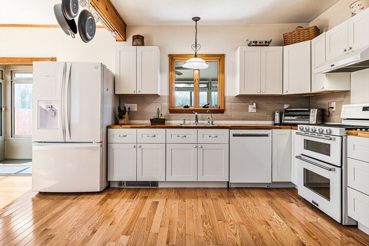 Property Photo:  10 Grant  MA 01826 