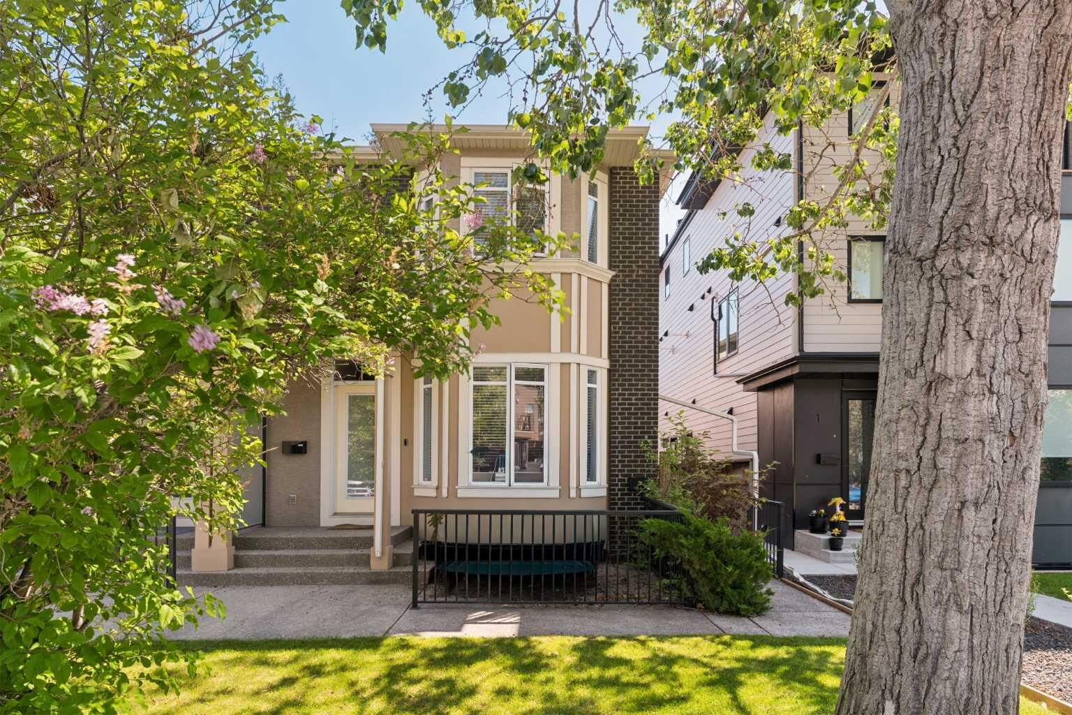 Property Photo: 1932 35 Street SW 2 AB T3E 2X3