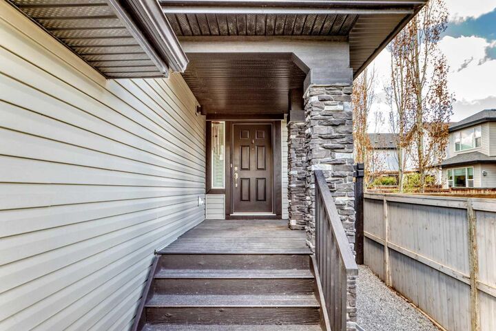 Property Photo:  71 Hillcrest Street SW  AB T4B 0Y7 