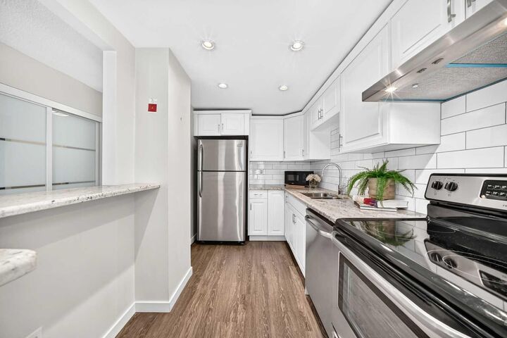 Property Photo:  1323 15 Avenue SW 804  AB T3C 0X8 