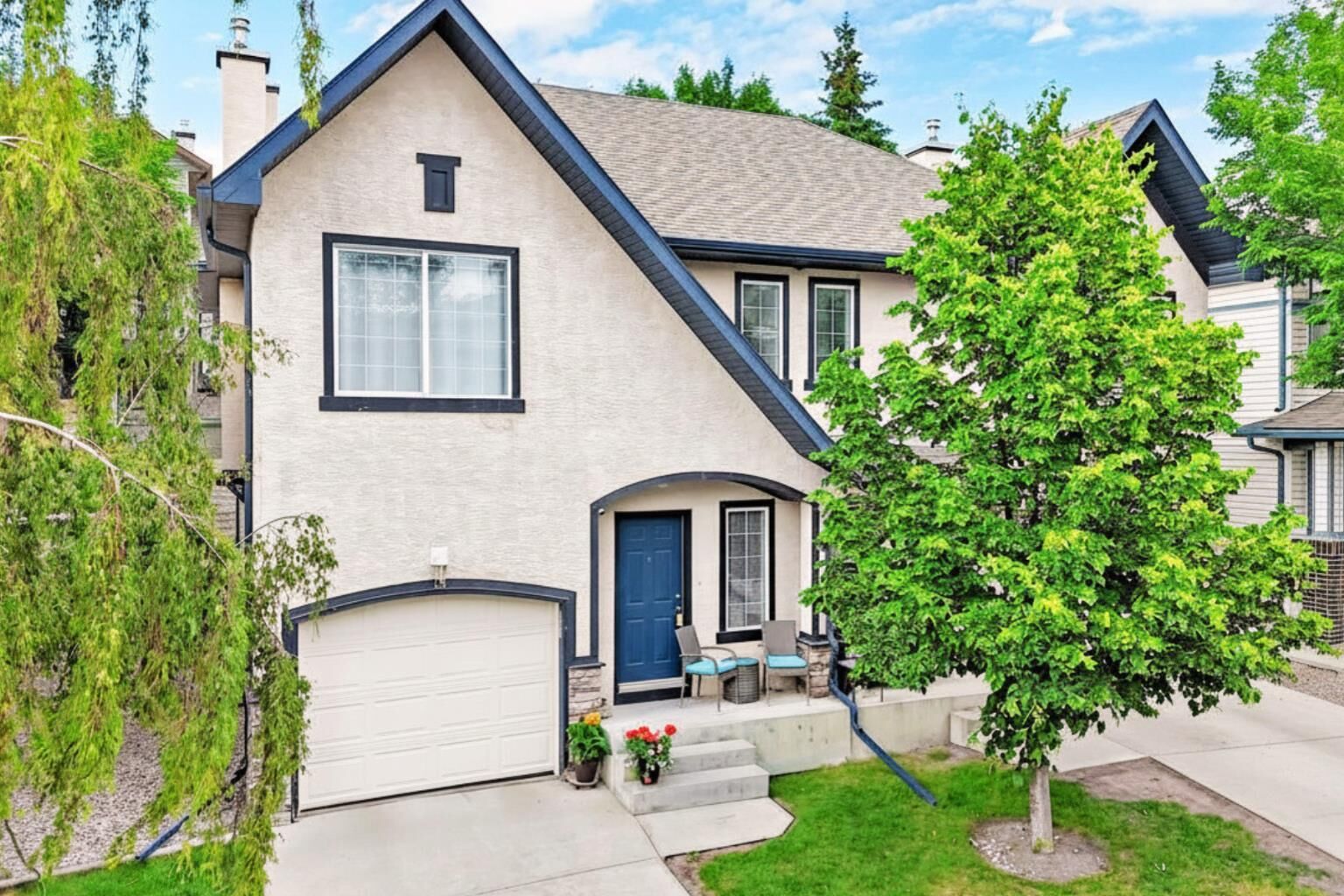 Property Photo:  18 Hidden Creek Rise NW  AB T3A 6L5 