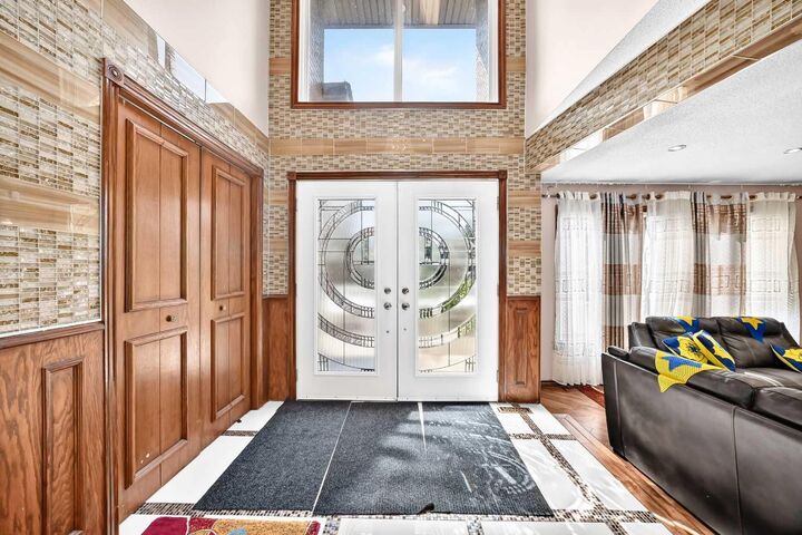 Property Photo: 204 Deer Ridge Way SE AB T2J 5Y6