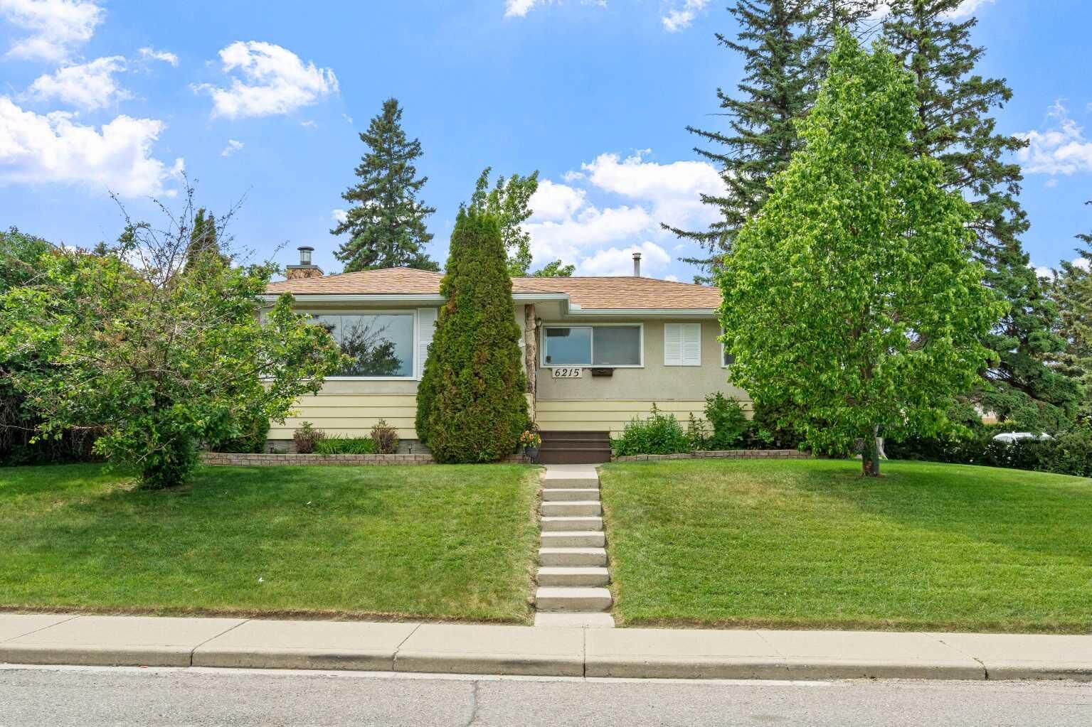 Property Photo: 6215 Thorncliffe Drive NW AB T2K 3A6