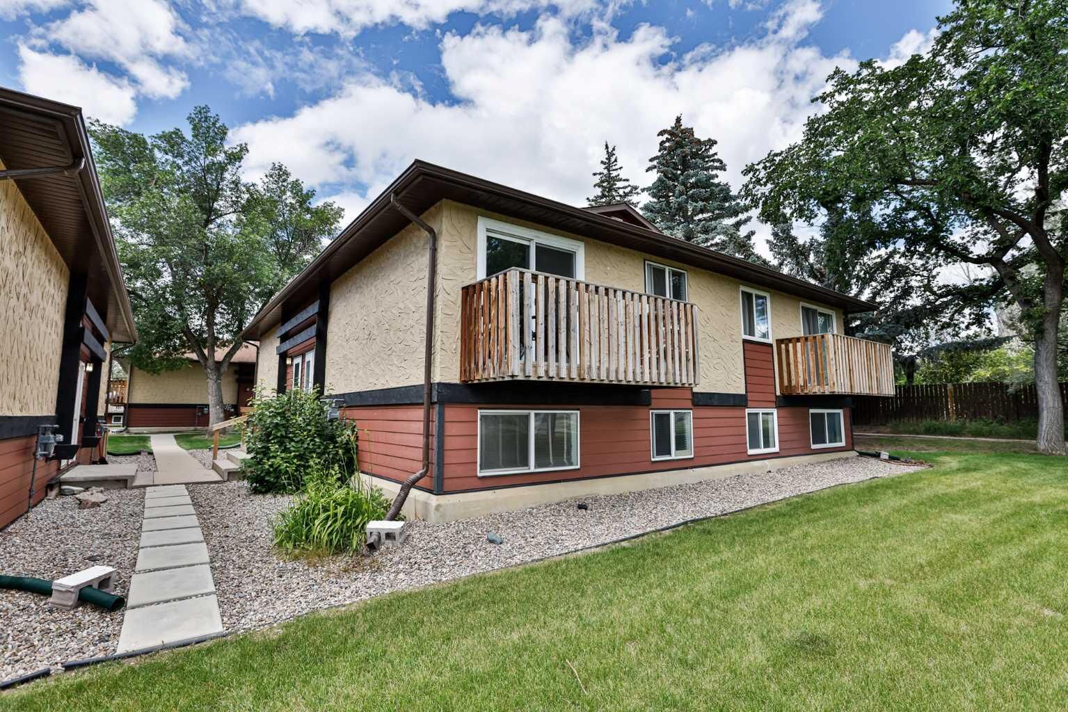 Property Photo:  5 Acadia Road W 24  AB T1K 4C1 