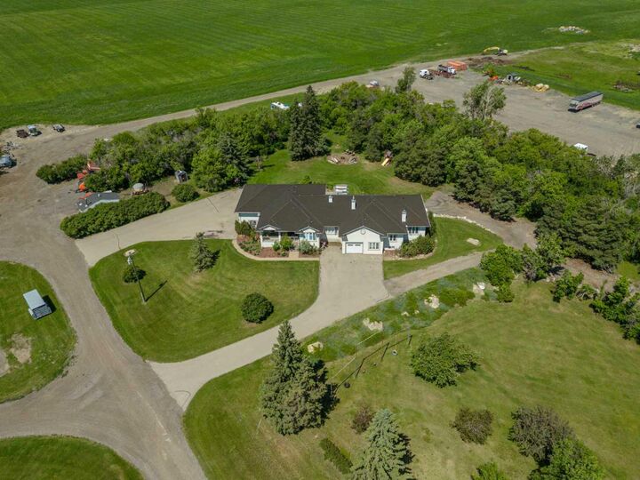 Property Photo:  262035 Range Road 282  AB T4A 3C9 