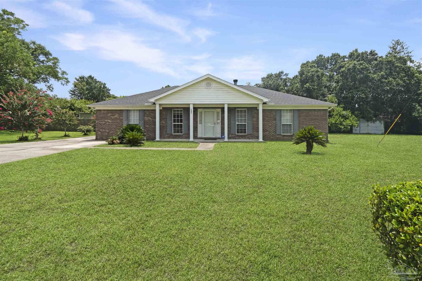 Property Photo:  1301 Elliott St  FL 32534 
