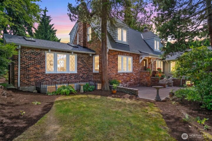 Property Photo:  15440  22nd Ave  SW  WA 98166 