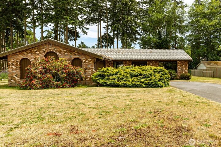 Property Photo:  2047  Pine Wood Way  WA 98277 