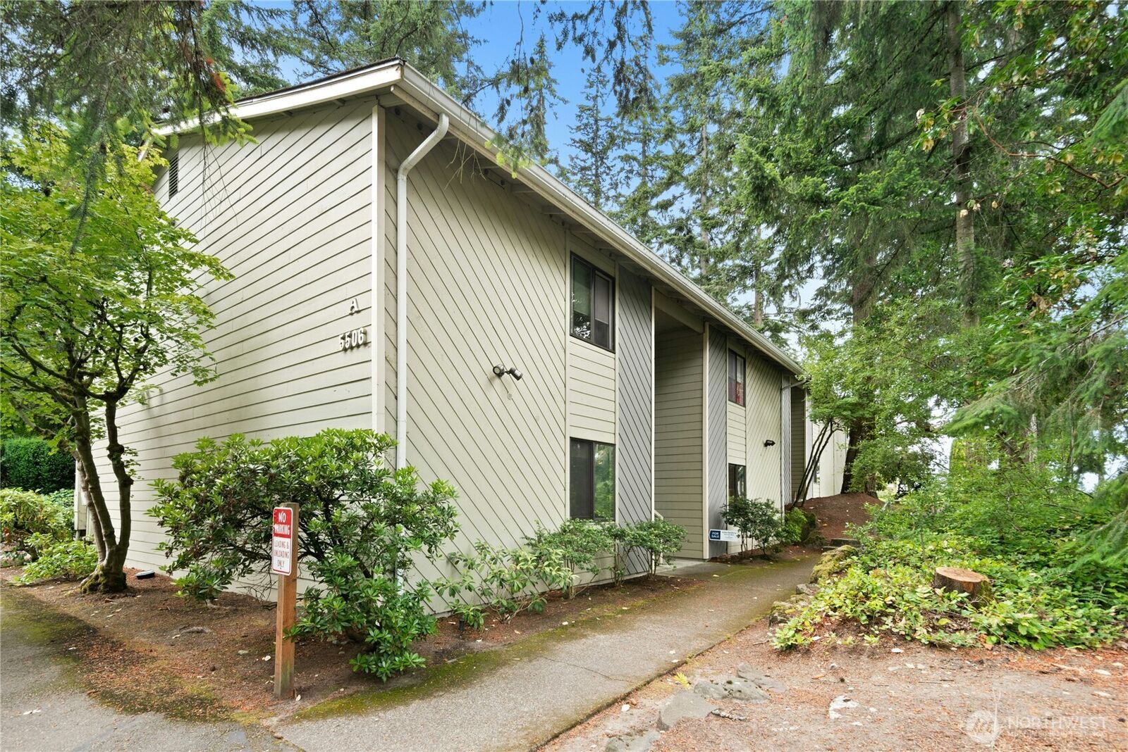 Property Photo:  5506  220th St  SW A102  WA 98043 