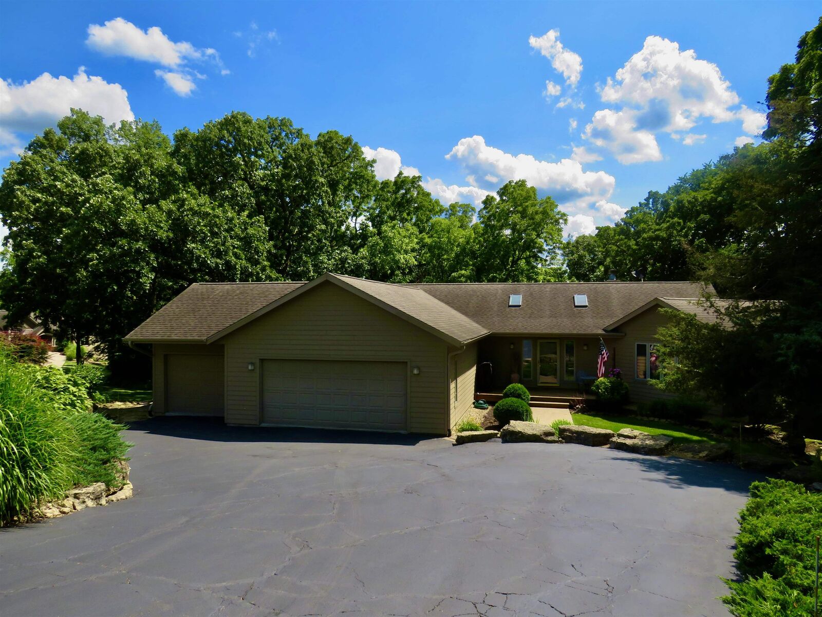 Property Photo:  11 Peninsula Drive  IL 61036 