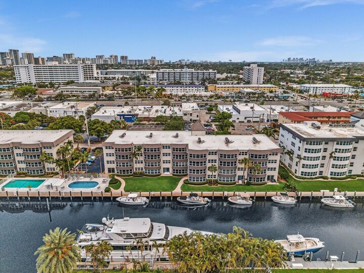 Property Photo:  3031 NE 51st Street 403W  FL 33308 