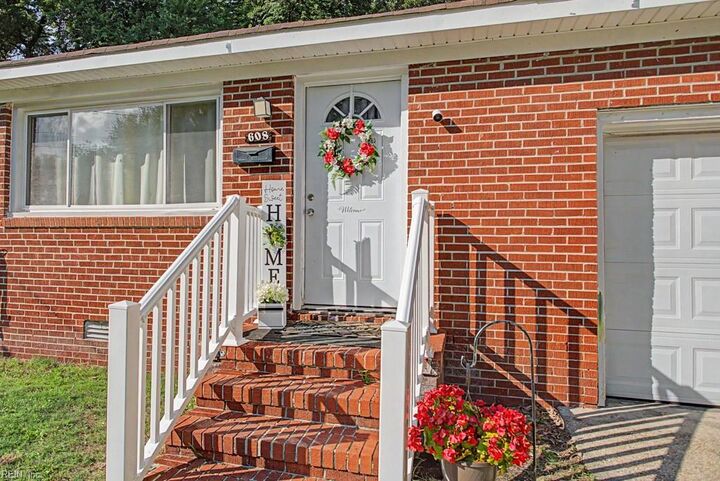 Property Photo:  608 Cromer Ct  VA 23661 