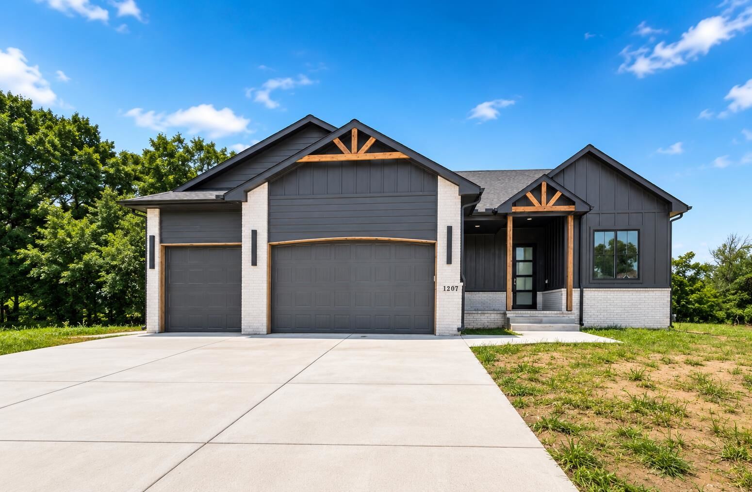 Property Photo: 1207 E Maywood Ct KS 67216
