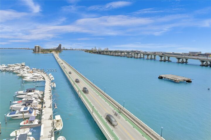 Property Photo:  555 NE 15th St 20I  FL 33132 