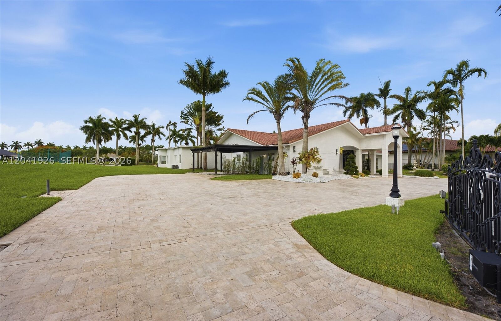 Property Photo: 16170 Saddle Ln FL 33326