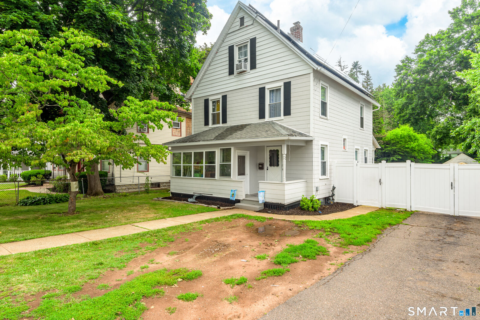 Property Photo:  165 Oak Street  CT 06040 