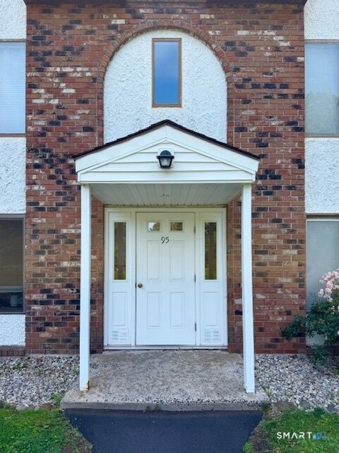 Property Photo:  95 Woodsedge Drive 2C  CT 06111 