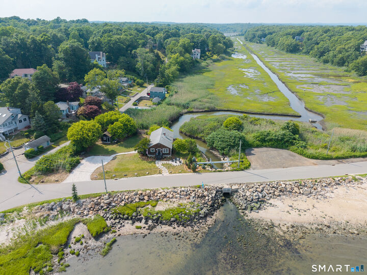 Property Photo:  69 Daniel Avenue  CT 06437 