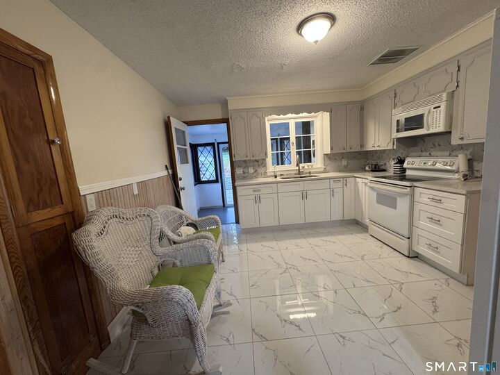 Property Photo: 460 Congress Avenue 1 CT 06708