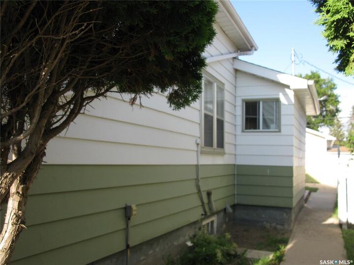 Property Photo: 2037 Reynolds Street SK S4N 3M9