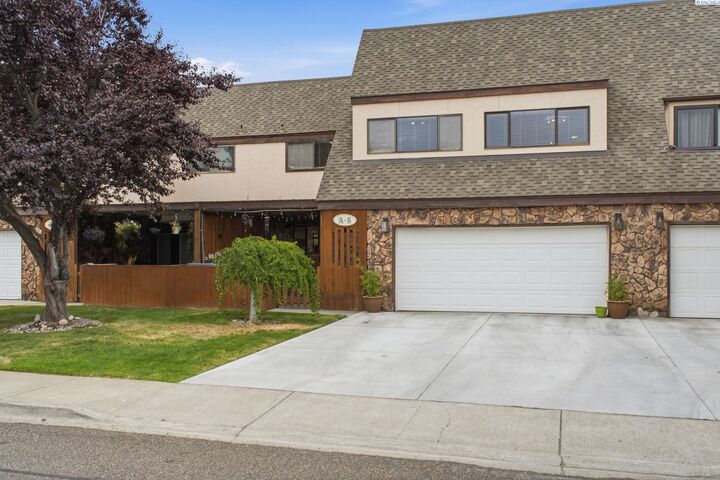 Property Photo: 4214 W Klamath Ave, Apt A5 WA 99336