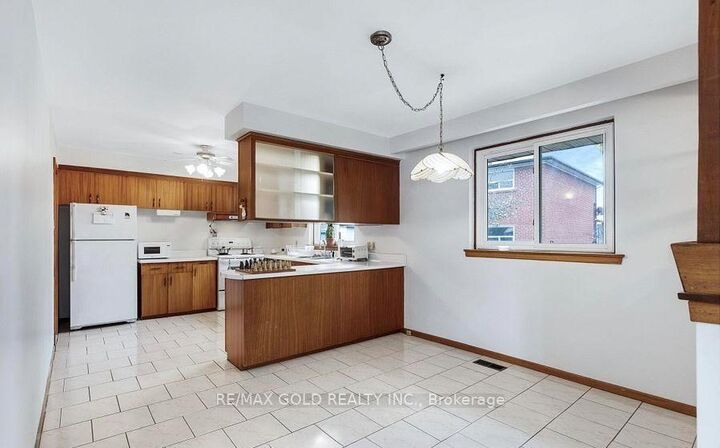 Property Photo:  7 Larchmere Avenue  ON M9L 2N2 