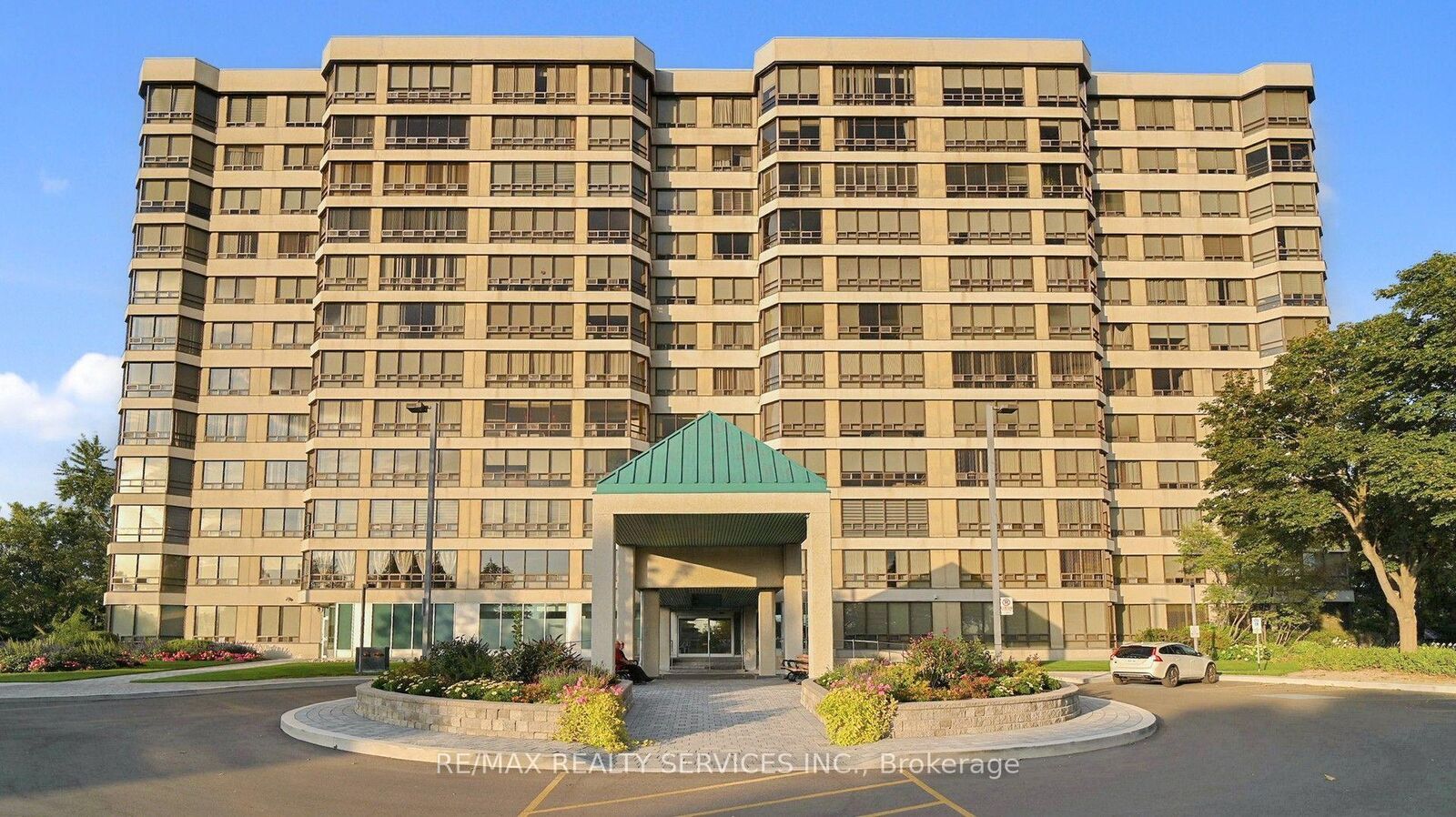Property Photo: 330 Mill Street S 508 ON L6Y 3V3