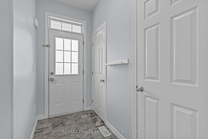 Property Photo:  893 Ascot Lane  ON K7K 0C8 