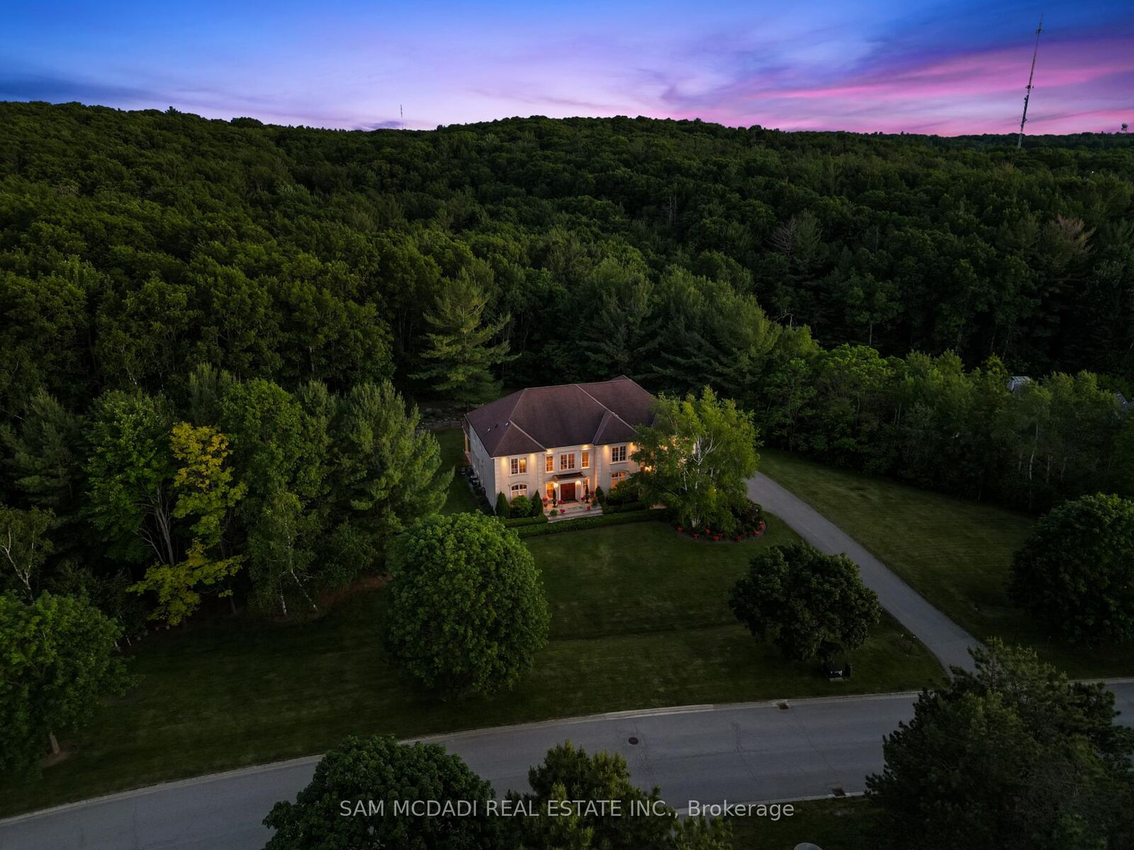 Property Photo: 65 Kingswood Drive ON L7B 1K8