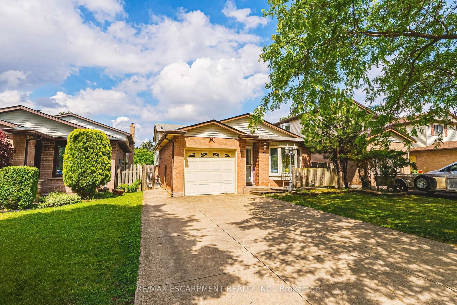 Property Photo: 11 Drakes Drive ON L8E 4G4