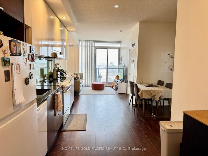 Property Photo:  121 McMahon Drive 2207  ON M2K 0C1 